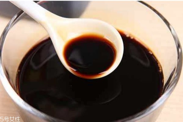 醬油有什么作用呢 醬油吃多了會(huì)變黑嗎 醬油有什么作用呢 醬油吃多了會(huì)變黑嗎