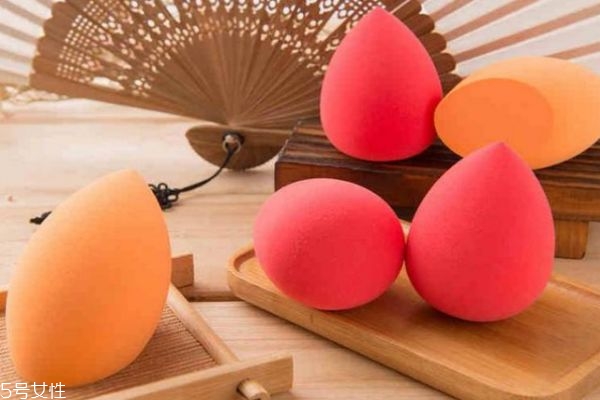 美妝蛋可以涂防曬霜嗎 美妝蛋上防曬好推開 美妝蛋可以涂防曬霜嗎 美妝蛋上防曬好推開