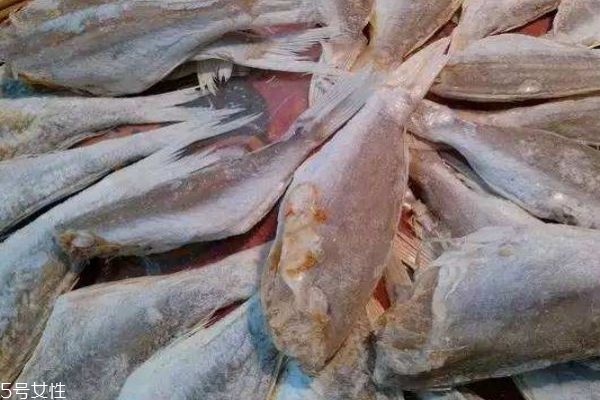 咸魚和魚干有什么不同呢 咸魚是如何制作的呢 咸魚和魚干有什么不同呢 咸魚是如何制作的呢