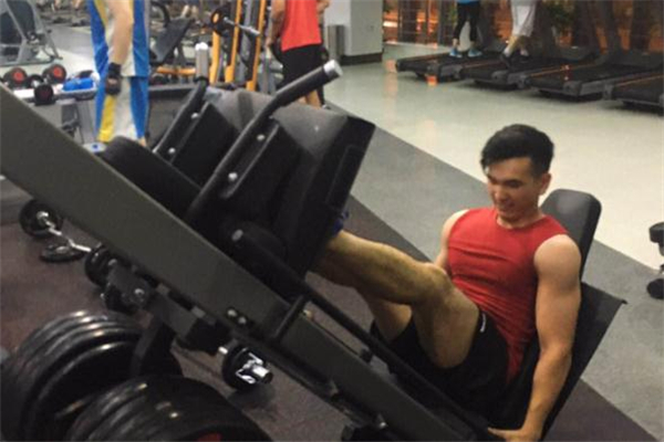 倒蹬機怎么練臀部 倒蹬機訓練方法 倒蹬機怎么練臀部 倒蹬機訓練方法