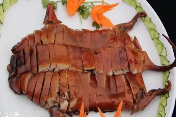 什么是竹鼠呢 竹鼠和老鼠有什么區(qū)別嗎 什么是竹鼠呢 竹鼠和老鼠有什么區(qū)別嗎