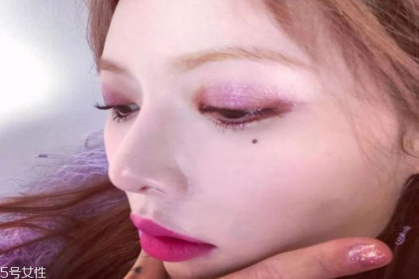 泫雅紫色妝容教程 金泫雅ins最新妝容 泫雅紫色妝容教程 金泫雅ins最新妝容