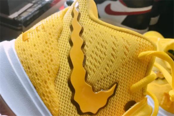 耐克歐文5海綿寶寶開箱測評 kyrie5海綿寶寶派大星實(shí)物