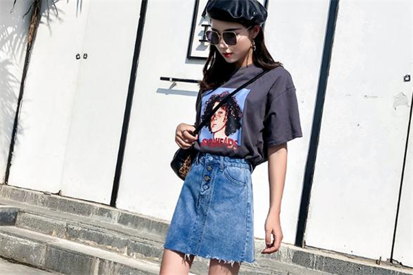 牛仔短裙配什么上衣 牛仔短裙搭配圖片 牛仔短裙配什么上衣 牛仔短裙搭配圖片