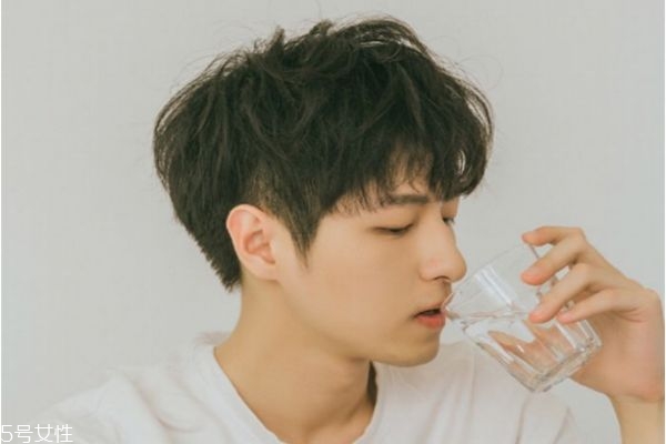 男生瓜子臉剪什么發(fā)型 男生剪什么發(fā)型好看圖 男生瓜子臉剪什么發(fā)型 男生剪什么發(fā)型好看圖