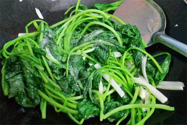 紅薯葉怎么摘才嫩 紅薯葉子摘了還會長嗎 紅薯葉怎么摘才嫩 紅薯葉子摘了還會長嗎