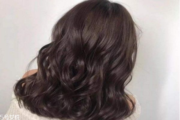 燙頭后多久可以洗頭 燙發(fā)后護(hù)理頭發(fā)小竅門 燙頭后多久可以洗頭 燙發(fā)后護(hù)理頭發(fā)小竅門