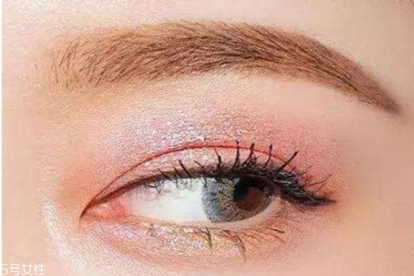 液體眼影好不好 液體眼影和粉質(zhì)哪個好 液體眼影好不好 液體眼影和粉質(zhì)哪個好