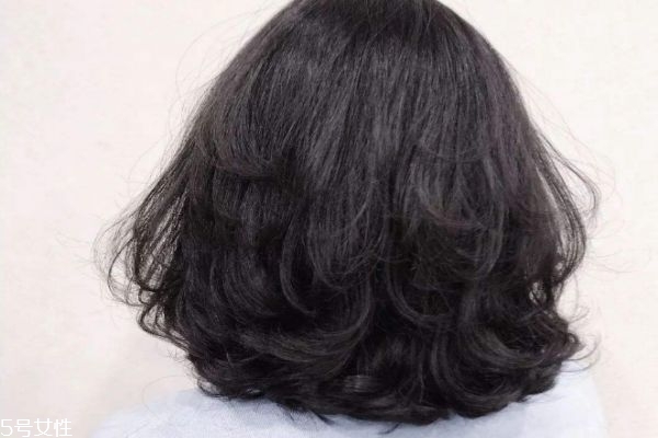 燙頭后多久可以洗頭 燙發(fā)后護(hù)理頭發(fā)小竅門 燙頭后多久可以洗頭 燙發(fā)后護(hù)理頭發(fā)小竅門