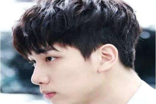 男生瓜子臉剪什么發(fā)型 男生剪什么發(fā)型好看圖 男生瓜子臉剪什么發(fā)型 男生剪什么發(fā)型好看圖