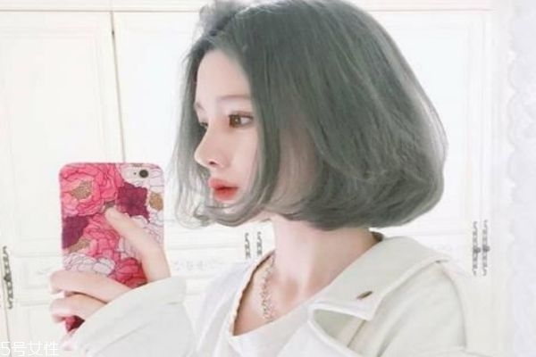 悶青色適合什么膚色 悶青色頭發(fā)弄什么發(fā)型好看 悶青色適合什么膚色 悶青色頭發(fā)弄什么發(fā)型好看