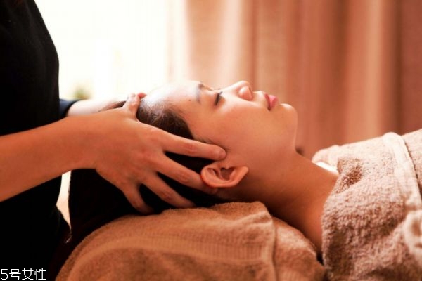 精油開背的功效 精油開背的注意事項(xiàng) 精油開背的功效 精油開背的注意事項(xiàng)