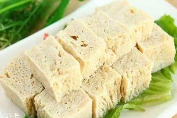 凍豆腐和普通豆腐有什么區(qū)別呢 凍豆腐的熱量有多高呢 凍豆腐和普通豆腐有什么區(qū)別呢 凍豆腐的熱量有多高呢