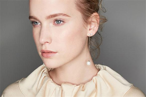 珍珠耳環(huán)什么款式好看 今夏潮流耳環(huán)推薦 珍珠耳環(huán)什么款式好看 今夏潮流耳環(huán)推薦