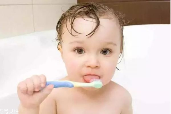 如何選擇孩子使用的牙膏 幼兒刷牙建議不用牙膏 如何選擇孩子使用的牙膏 幼兒刷牙建議不用牙膏