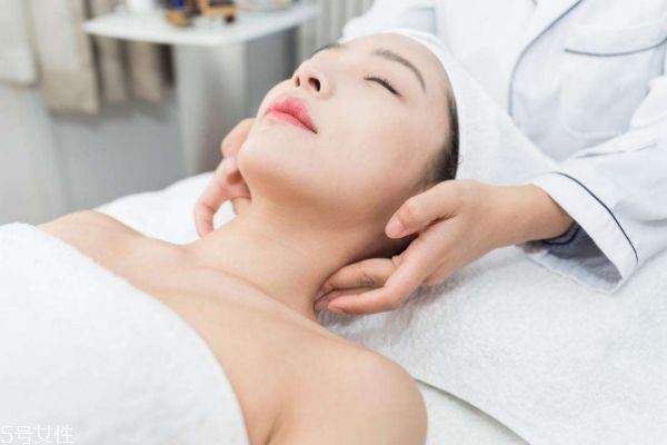 開背精油有哪些 精油開背有哪些禁忌 開背精油有哪些 精油開背有哪些禁忌