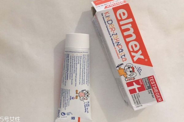 含氟牙膏對(duì)牙齒有什么好處 含氟牙膏對(duì)牙齒的作用 含氟牙膏對(duì)牙齒有什么好處 含氟牙膏對(duì)牙齒的作用