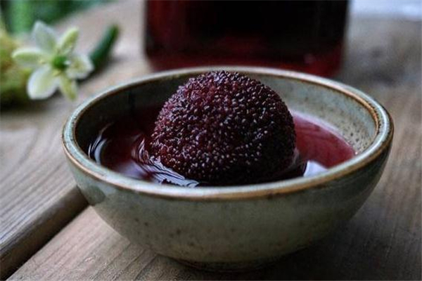 楊梅酒泡一年還能喝嗎 楊梅酒泡多久最好 楊梅酒泡一年還能喝嗎 楊梅酒泡多久最好