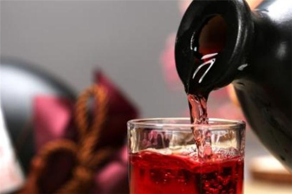 楊梅酒可以天天喝嗎 楊梅酒每天喝多少合適 楊梅酒可以天天喝嗎 楊梅酒每天喝多少合適