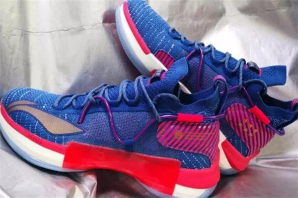 李寧閃擊6premium實(shí)戰(zhàn)測(cè)評(píng) 閃擊6premium和閃擊6區(qū)別 李寧閃擊6premium實(shí)戰(zhàn)測(cè)評(píng) 閃擊6premium和閃擊6區(qū)別