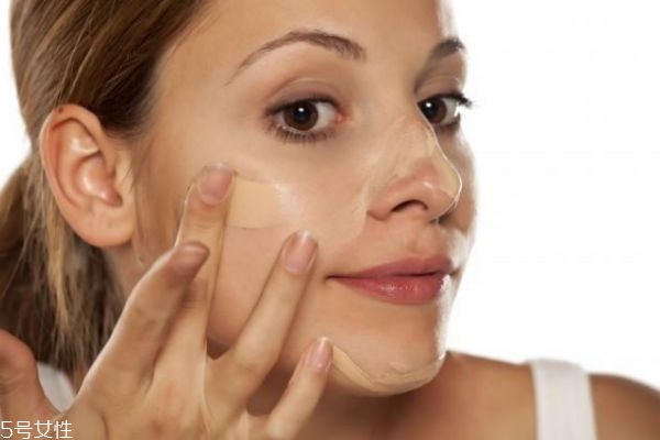 隔離霜能代替粉底液?jiǎn)?用隔離霜還需要用粉底液?jiǎn)? alt=