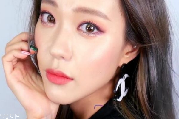 涂粉底之前需要涂什么 涂粉底時的錯誤 涂粉底之前需要涂什么 涂粉底時的錯誤