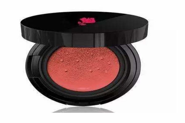 氣墊腮紅要怎么用呢 氣墊腮紅有什么優(yōu)點(diǎn)呢 氣墊腮紅要怎么用呢 氣墊腮紅有什么優(yōu)點(diǎn)呢