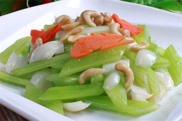 西芹可以生吃嗎 西芹生吃可以減肥嗎 西芹可以生吃嗎 西芹生吃可以減肥嗎