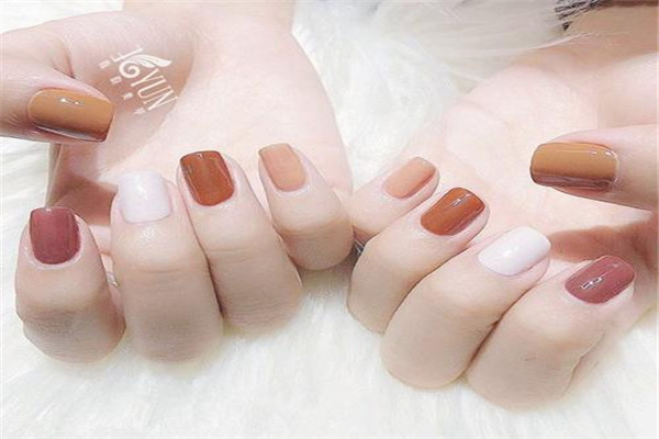 美甲后手烤黑怎么修復(fù) 美甲后修復(fù)手的方法 美甲后手烤黑怎么修復(fù) 美甲后修復(fù)手的方法