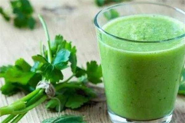 西芹榨汁需要煮熟嗎 西芹榨汁怎么榨 西芹榨汁需要煮熟嗎 西芹榨汁怎么榨