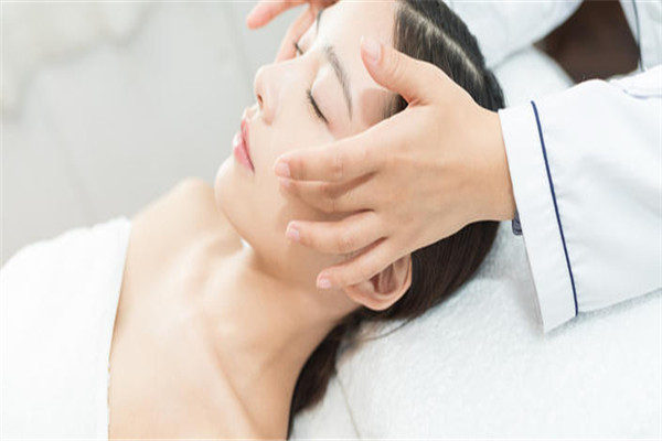 不擦護(hù)膚品皮膚會更好嗎 基本上沒有這個說法