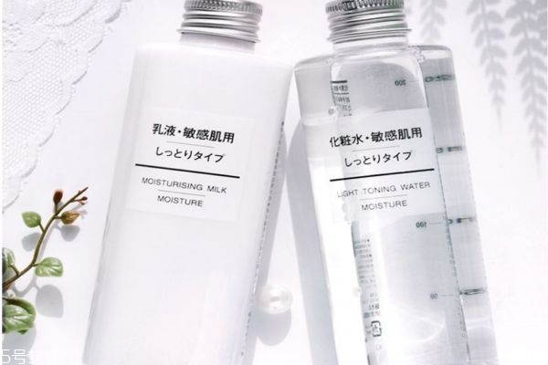 只用乳液不用水可以嗎 爽膚水和乳液哪個重要 只用乳液不用水可以嗎 爽膚水和乳液哪個重要