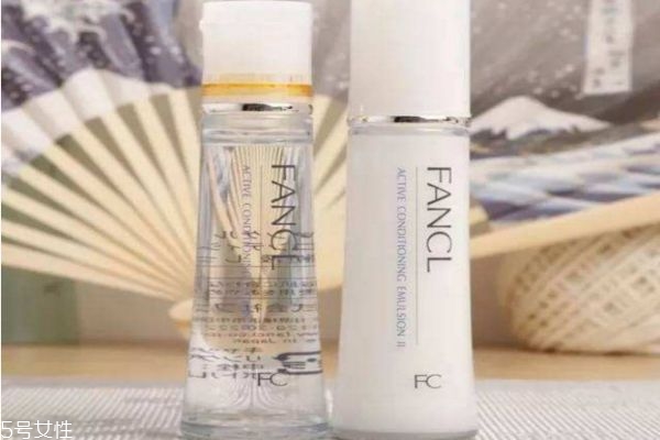 只用乳液不用水可以嗎 爽膚水和乳液哪個重要 只用乳液不用水可以嗎 爽膚水和乳液哪個重要