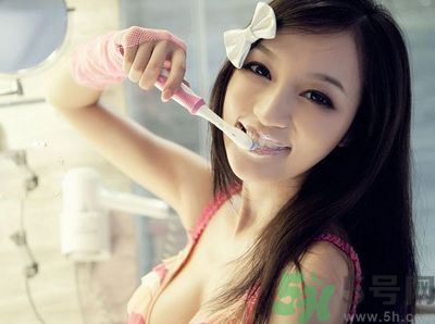 刷牙用冷水還是熱水好？刷牙用熱水有什么好？