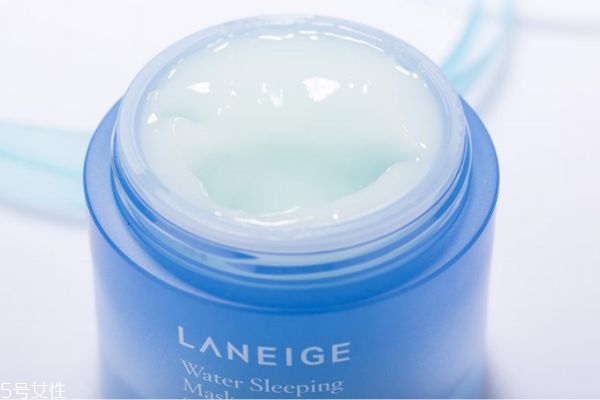 敷睡眠面膜前要擦護(hù)膚品嗎 睡眠面膜在哪一步使用 敷睡眠面膜前要擦護(hù)膚品嗎 睡眠面膜在哪一步使用