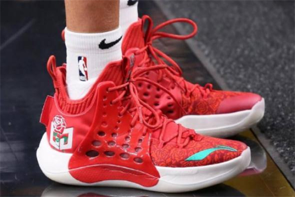 李寧馭帥13和音速7哪個好 馭帥13和音速7對比測評 李寧馭帥13和音速7哪個好 馭帥13和音速7對比測評