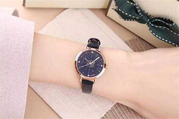 手腕粗適合戴什么手表 手腕粗的女生戴什么手表好看 手腕粗適合戴什么手表 手腕粗的女生戴什么手表好看