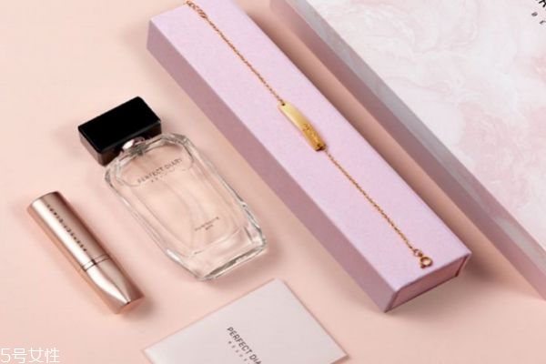 完美日記是一個(gè)怎么樣的牌子呢 完美日記的口紅怎么樣呢 完美日記是一個(gè)怎么樣的牌子呢 完美日記的口紅怎么樣呢