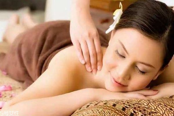 精油開背有什么好處呢 精油開背可以瘦背嗎 精油開背有什么好處呢 精油開背可以瘦背嗎