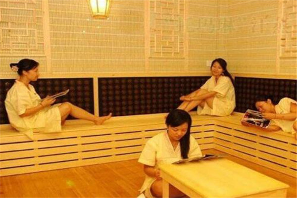 化妝能汗蒸嗎 化妝汗蒸對(duì)皮膚有害 化妝能汗蒸嗎 化妝汗蒸對(duì)皮膚有害