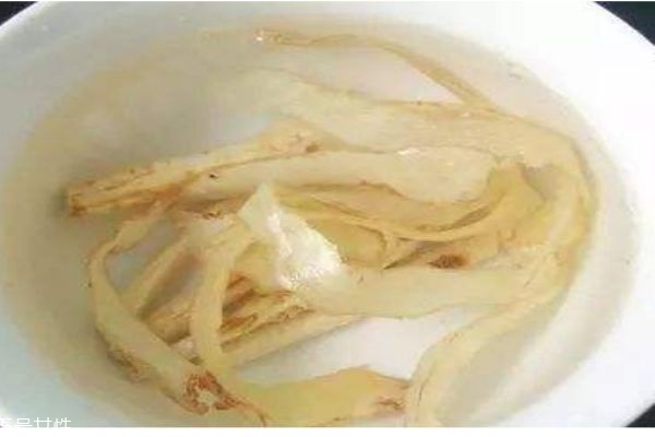 玉竹有什么功效呢 玉竹有什么營(yíng)養(yǎng)價(jià)值呢 玉竹有什么功效呢 玉竹有什么營(yíng)養(yǎng)價(jià)值呢