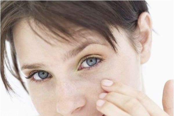 有脂肪粒推薦什么眼霜 適合有脂肪粒用的眼霜 有脂肪粒推薦什么眼霜 適合有脂肪粒用的眼霜