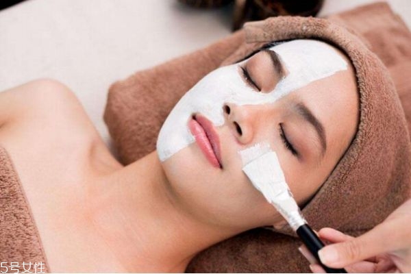 20多歲護膚品哪個牌子好 20到25歲用什么護膚品比較好 20多歲護膚品哪個牌子好 20到25歲用什么護膚品比較好