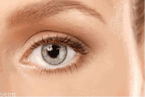 眼霜什么時候使用 眼霜的正確使用時間早晚