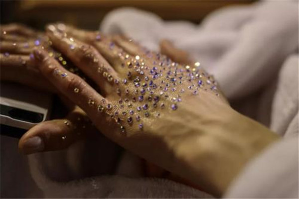 施華洛世奇是什么材料 施華洛世奇怎么保養(yǎng) 施華洛世奇是什么材料 施華洛世奇怎么保養(yǎng)