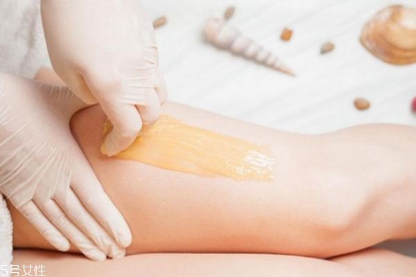 脫毛應(yīng)該在洗澡前還是洗澡后 先脫毛還是先洗澡 脫毛應(yīng)該在洗澡前還是洗澡后 先脫毛還是先洗澡