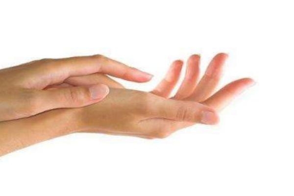 如何使手指變的細(xì)長(zhǎng) 手指粗短有什么辦法呢 如何使手指變的細(xì)長(zhǎng) 手指粗短有什么辦法呢