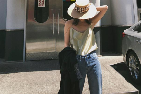 吊帶上衣怎么搭配 吊帶上衣搭配圖片 吊帶上衣怎么搭配 吊帶上衣搭配圖片