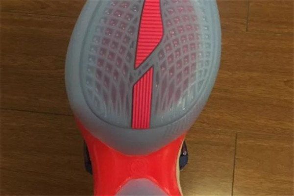 李寧閃擊6premium開箱測(cè)評(píng) 閃擊6premium上腳效果