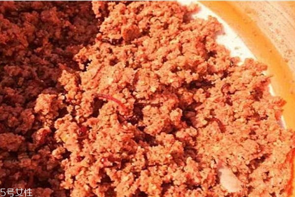 一般釣魚用什么魚餌呢 魚餌怎么自己做呢 一般釣魚用什么魚餌呢 魚餌怎么自己做呢